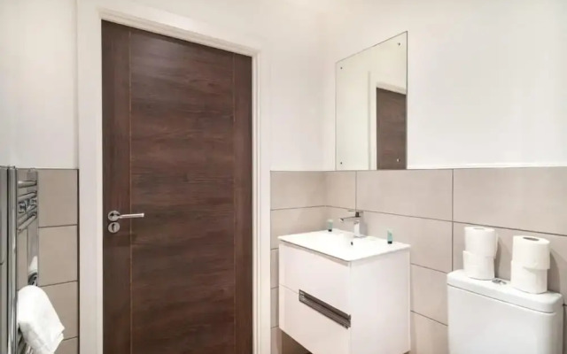 Snug 1BR Apt 4KTV Free Parking