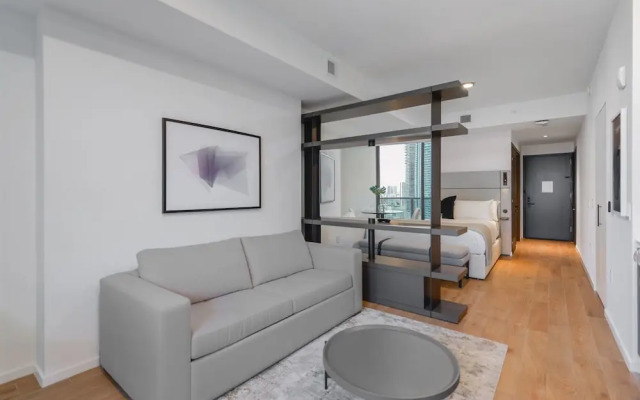 Breathtaking Studio with Bay & City View