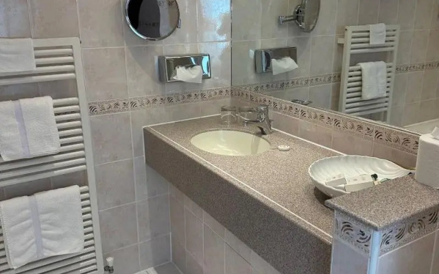 Regency Hotel