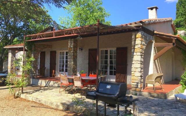 Quaint Holiday Home with Private Pool in Lorgues France