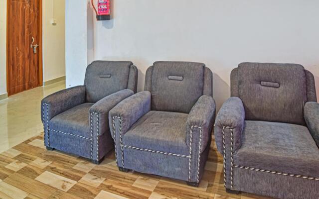 OYO Flagship 79490 Jp Guest House