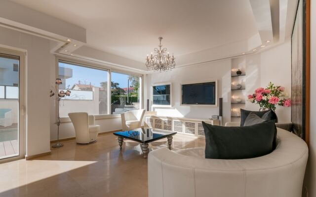 Luxurious Villa with great location