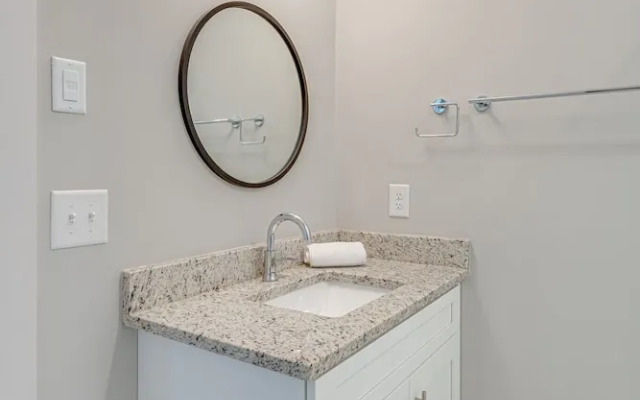 Melrose Melody - 5 Mins to Broadway