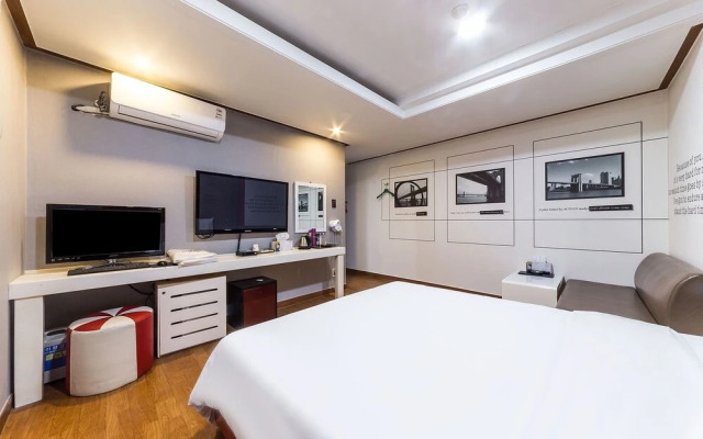 Hotel Pop
