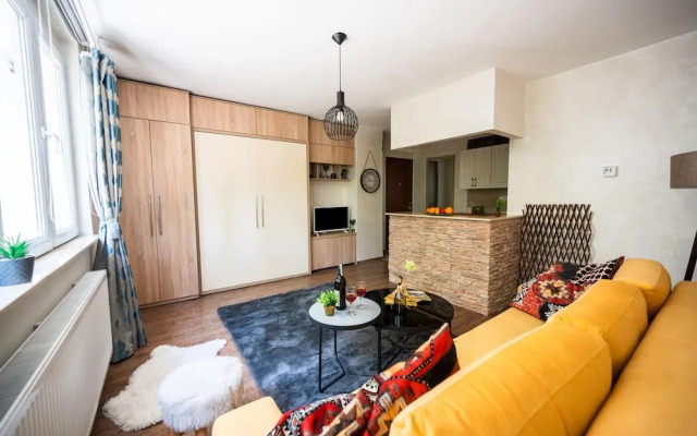 Design Studio Apartment Near the Center