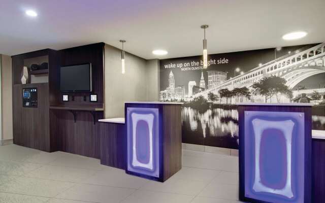 La Quinta Inn & Suites by Wyndham Cleveland Airport West