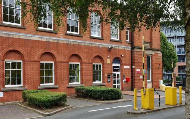 Queen's Hospital Close