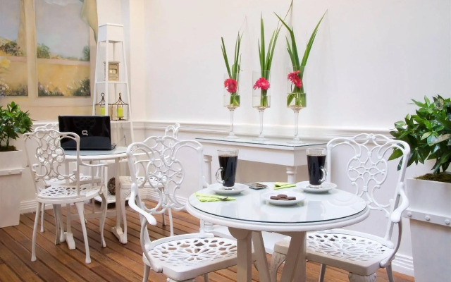 Sarmiento Suites Aparthotel
