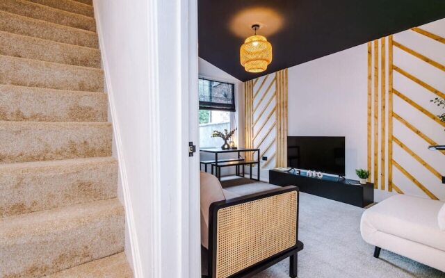 Modern & Chic Four Bedroom Home