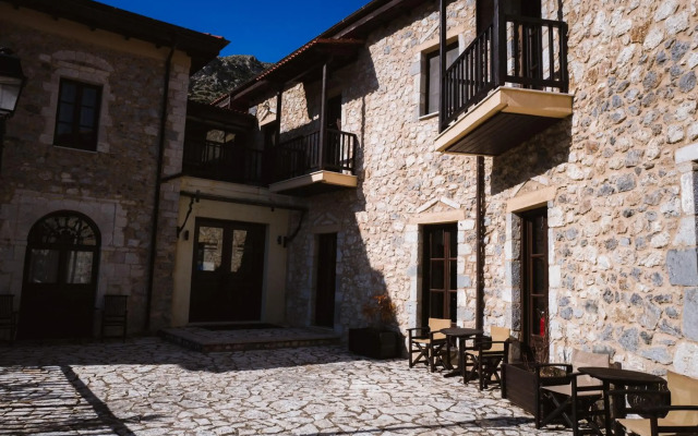 Trikolonion Country Hotel