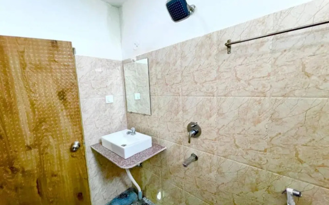 Goroomgo Hotel Coral Suites Puri