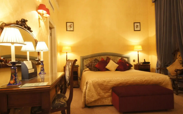 The Leonard Hotel