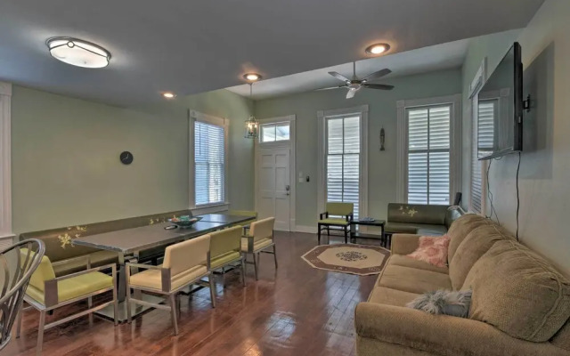 Home w/ Patio & Grill: 2 Mi to Galveston Seawall!