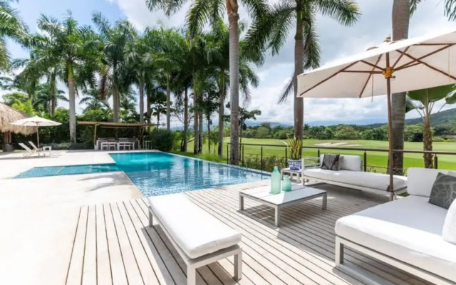 w Amazing 4BR Villa w Pool at Mesa de Yeguas