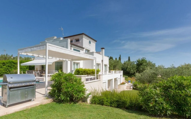 Villa Surya 8 2 in Scacciano