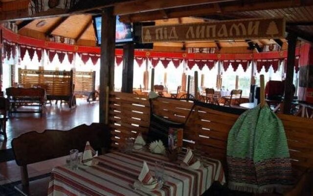 Pod Lipami Hotel