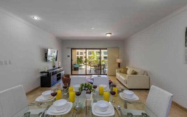Beautiful 2BR Condo w Great Amenities Palmbeach