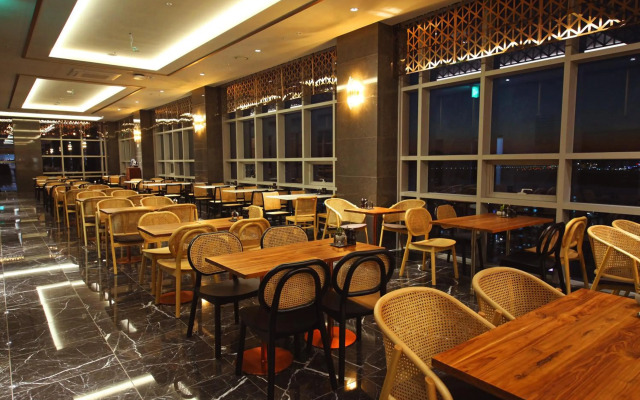 Layers Hotel Busan Hadan