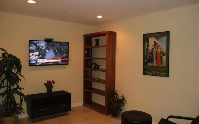 Modern Home in Burbank