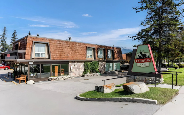Tonquin Inn