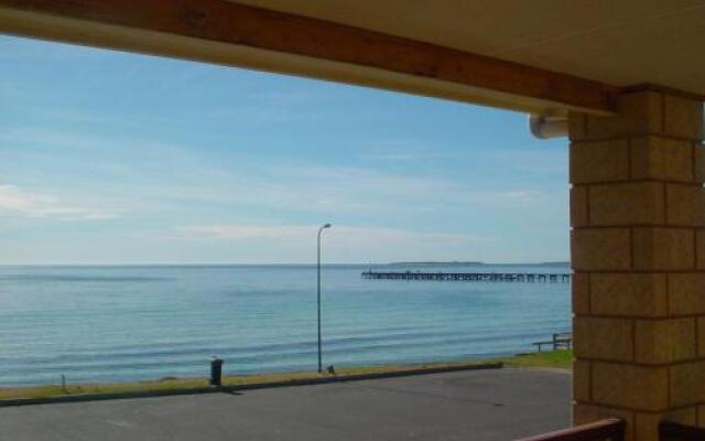 Sip'n Save - Tumby Bay Hotel