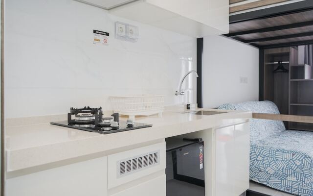 Warm And Cozy Studio Sky House Bsd Apartment