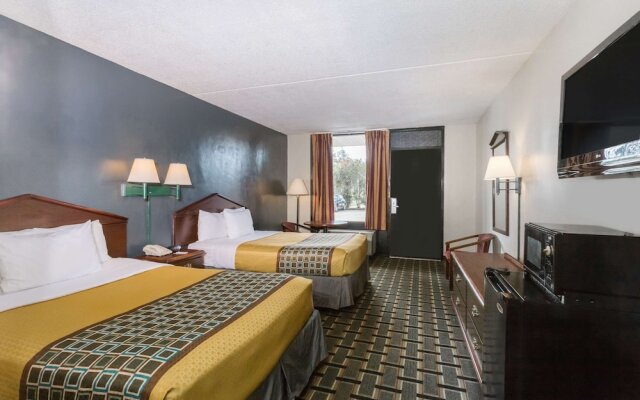 Travelodge Savannah Area/Richmond Hill