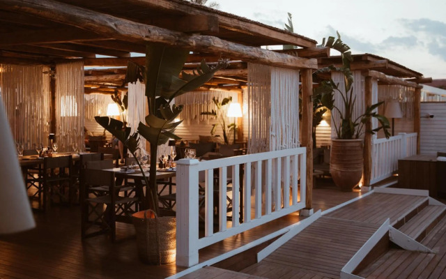 Cumeja - Beach Club & Hotel