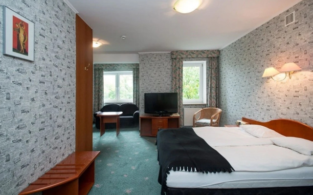West Hotel
