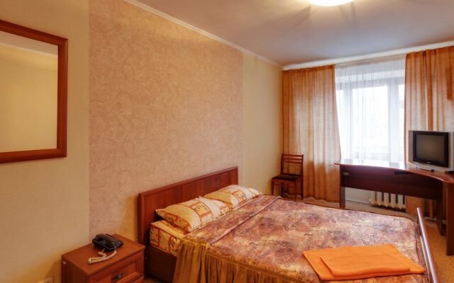 Отель Уральская