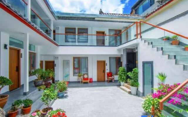 Huashijian Homestay (Lijiang Ancient Town Waterwheel Branch)