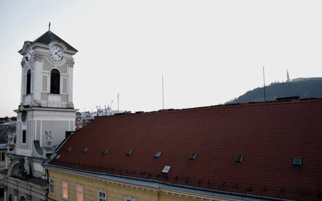 Vaci Street Apartment