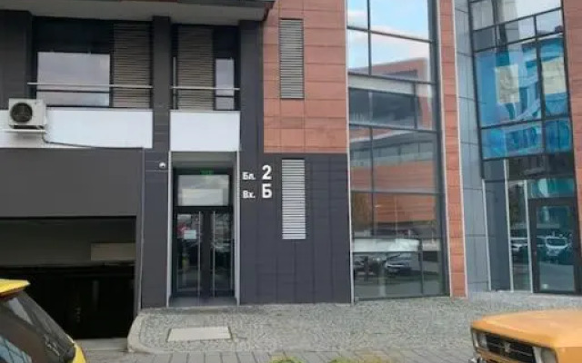 Sliver city next to paradise mall and metro