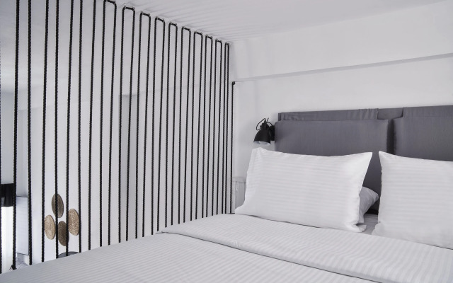 Mr and Mrs White Oia – Santorini