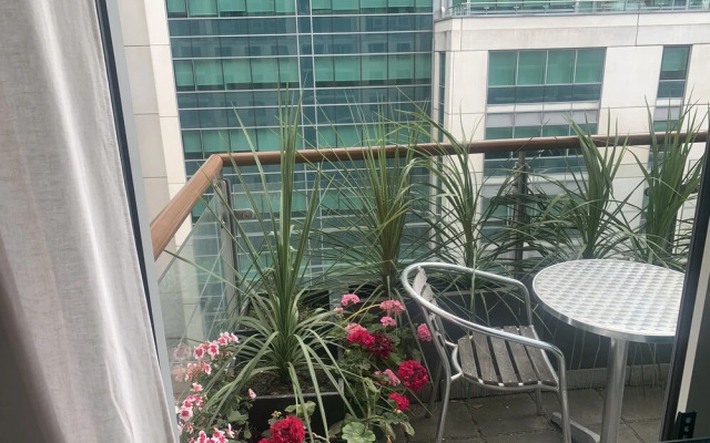 Modern Apartment Near the Thames, Central London