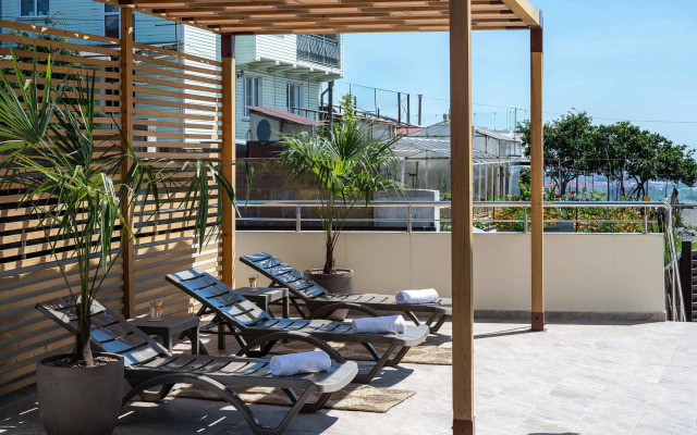 Sandro Palace na Lesnoy (Sandro Pelas)