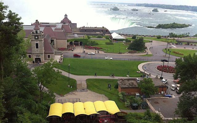 University Manor Inn