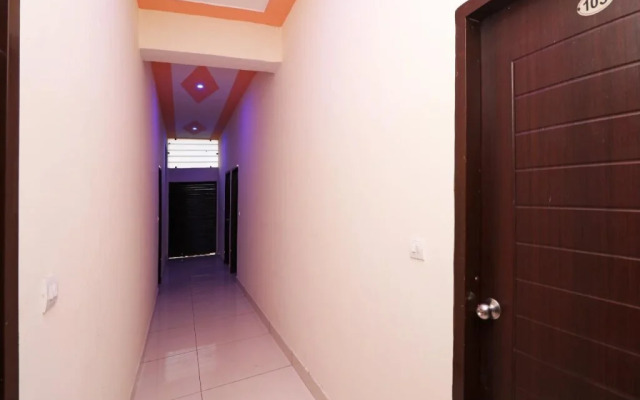 Hotel Almond Leaf By OYO Rooms