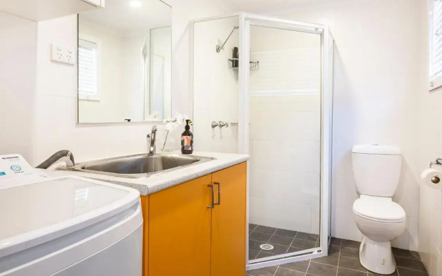 Boho - Pet Friendly - 1 Min Walk to Beach
