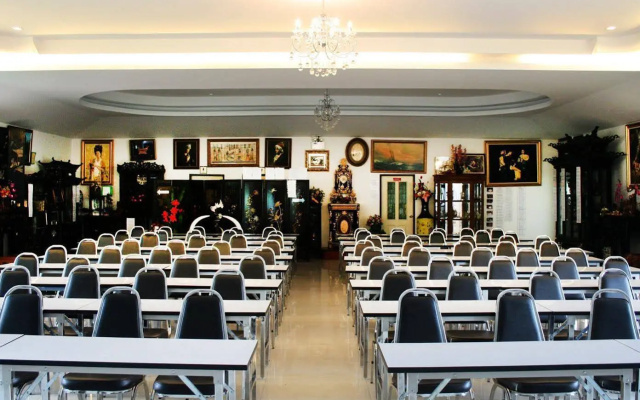 7 Garden Hotel