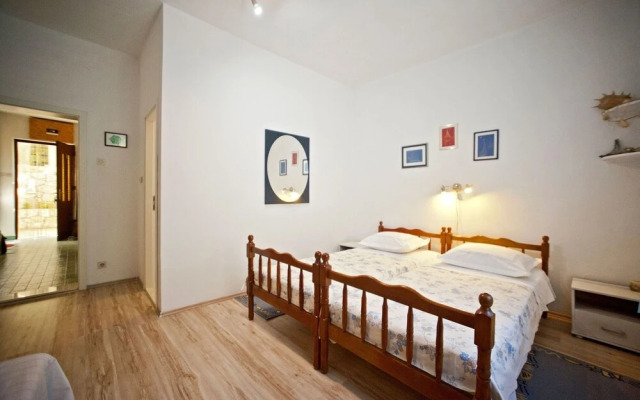 Villa Marijeta - 20 m From sea - H