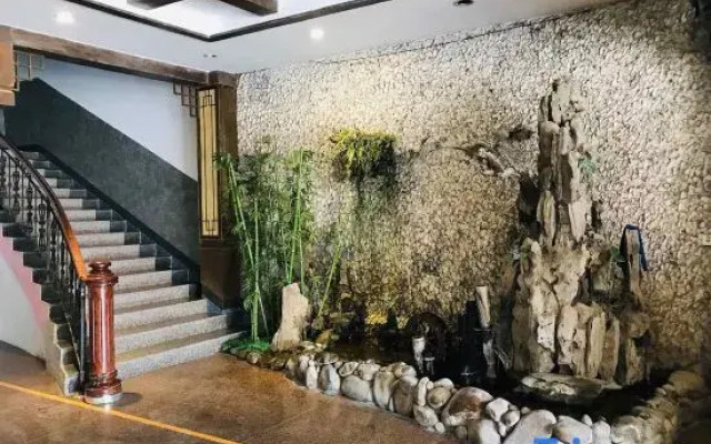 Pingle Xingfu Hotel