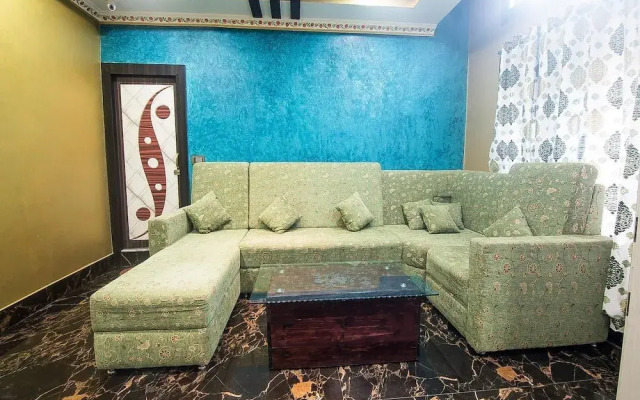 OYO 14648 Queens Casa