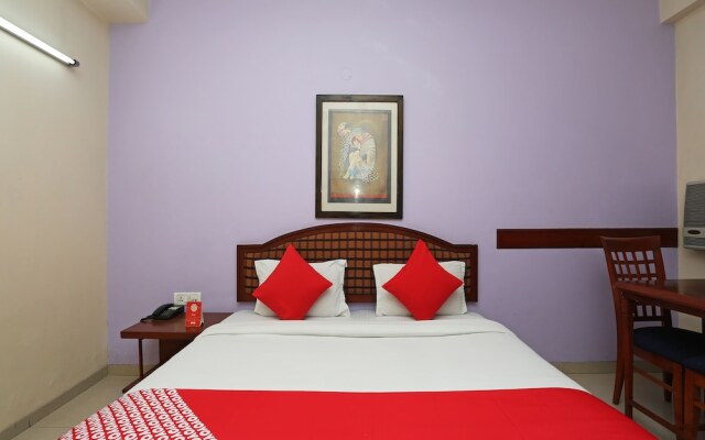 OYO 645 Hotel Tourist Deluxe