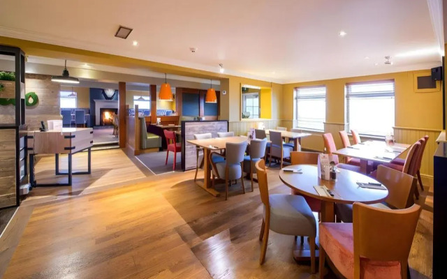 Premier Inn St. Neots - Colmworth Park