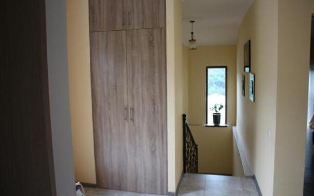 Guja's Guest House