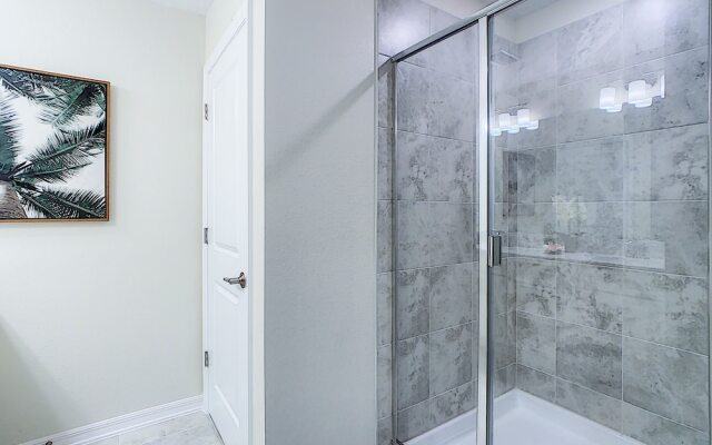 Updated Condo, 5 mi to Disney, On-site Water Park!