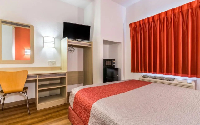 Motel 6 Charlotte 1417