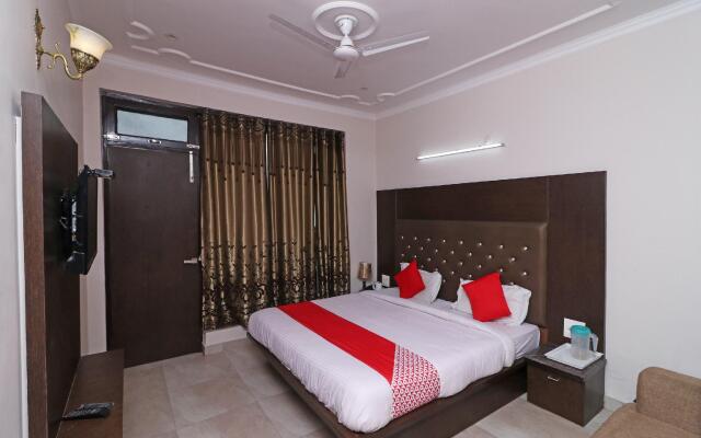 OYO 31120 Hotel Royale India