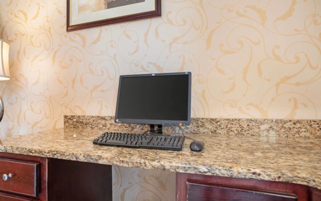 Quality Inn & Suites near Lake Eufaula